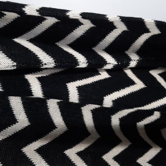 WISHLIST BLACK/ WHITE CHEVRIN SWEATER SZ XL - Picture 13 of 14